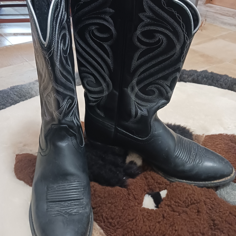 Ariat Black Leather Western Cowboy Boots with Embroidered Shaft